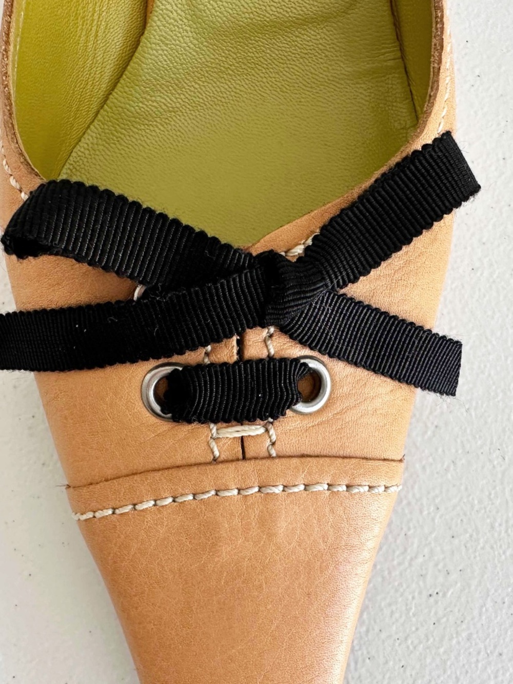 RARE Vintage Prada Eyelet Bow Mules Tan Leather Kitten Heels 39.5 Italy Y2K - Picture 8 of 13